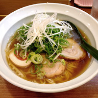 「中華そば(並) ネギ増し   卵かけごはん」@麺屋はなぶさの写真