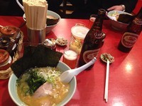 「ラーメントッピングほうれん草とビール」@おーくら家 中野店の写真