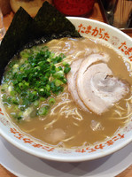 「豚骨ラーメン¥680➕替え玉¥100」@たまがった 川崎店の写真