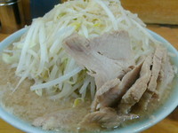 「豚いり」@ラーメン二郎 新橋店の写真
