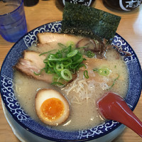 「塩とんこつ全部入り 750円」@博多ラーメン鶴亀堂 春日部ユリノキ店の写真