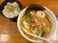 「クロマニョン人じゃー＋半熟味付け玉子＋白めし」@鶏の穴の写真