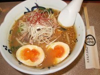 「冬味噌らーめん850円＋双子の味玉100円」@与ろゐ屋の写真