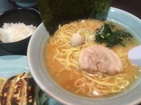 「豚骨味噌ラーメン（大盛 硬め）＋黒豚餃子」@横浜家系ラーメン 魂心家 青葉台店の写真