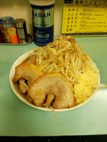 「リッチ(麺カタメ、ヤサイニンニクマシマシ、他全マシ)」@らーめん☆王子の写真