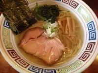 「沖縄雪塩ラーメン７３０円＋特選炙りチャーシュー２００円」@つけ麺 目黒屋の写真