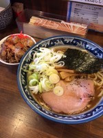 「ラーメン+牛すじ丼(小)（780+250）」@兎に角 亀有店の写真