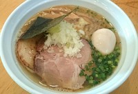 「【３周年限定】純煮干しらーめん 750円＋ﾛｰｽﾄﾁｬｰ」@麺や 飛来の写真