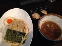 「つくば茜鶏アゴつけ麺 半玉」@龍のひげの写真
