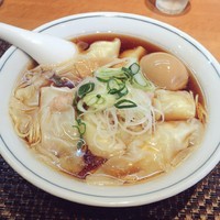 「肉わんたん麺 + 味玉 ¥850」@柴崎亭の写真