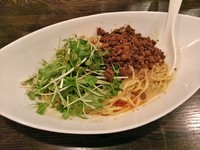 「つゆ無し担担麺（２辛） \830」@四川担担麺 阿吽 浅草店の写真