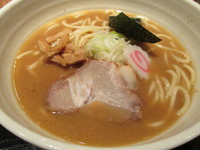 「らーめん+中盛　「810円+無料」」@三ツ矢堂製麺 流山おおたかの森S.C店の写真