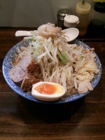 「ラーメン(大盛カタメ、カラメ以外マシマシ)」@ラーメンJAPAN 川口本店の写真