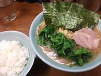 「らーめん+ほうれん草」@横浜ラーメン 武蔵家 成増店の写真