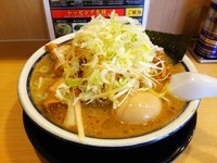「味玉ラーメン(880円)＋ネギ(100円)」@天然豚骨醤油 らーめん玉 超大吉 上野店の写真
