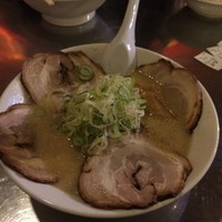 「味噌チャーシューラーメン+牛スジカレー」@東京屋台ラーメン とんとん亭 川口芝本店の写真