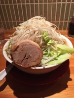 「ラーメン (中) 野菜増し」@豚一商店の写真