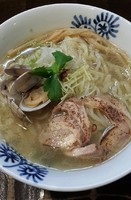 「【限定】鶏とあさりの塩蕎麦850円」@特級鶏蕎麦 龍介の写真