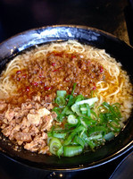 「本日のランチ ¥890
(台湾ラーメン+鶏ガラべーの餡掛けカレー」@麺ジャラスKの写真