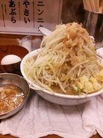 「らーめん（全マシ）＋生卵」@ラーメンの店 どでん 北浦和店の写真