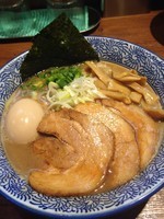 「特製濃厚魚介ラーメン」@豚骨一燈 大塚店の写真