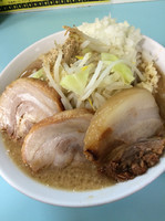 「リッチ850円 ニンニク少な目 玉ねぎ増し増し 魚粉少な目」@らーめん☆王子の写真