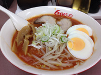 「辛々ラーメン ゆで卵」@くるまやラーメン おゆみ店の写真