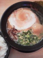 「らーめん（硬め）\650＋味玉（クーポン）＋ライス（無料）」@九州とんこつらーめん ひらさわの写真