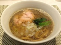 「焦がし煮干」@らぁめんや やしげるの写真