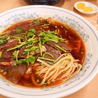 「蘭州牛肉麺」@手打拉麺 焼小龍包 京の華の写真