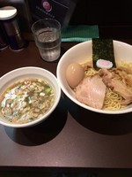 「鯛焼き干しつけ麺900円 味玉100円 焼豚丼270円」@おおぜき中華そば店の写真