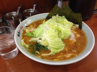 「赤味噌ラーメン(大盛り)キャベツ 780円+150円+100円」@一八家の写真