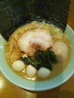 「味玉醤油とんこつ（うずら増し）」@一松家の写真