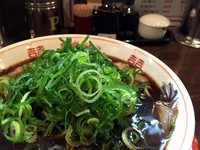 「ラーメン（並）＋九条ネギ多め」@新福菜館 麻布十番店の写真