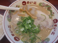 「コッテリ(麺硬め)(720円)(ニンニク有)，ライス小」@天下一品 富山掛尾店の写真