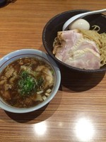 「醤油つけ麺800円 全部入り300円」@中華そば こがね屋の写真