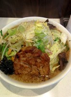 「背あぶらしょうゆたんめん+チャーシュー（中、太麺）」@麺処 まるよし商店の写真