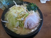 「豚骨醤油・キャベもや」@横浜家系ラーメン 武骨家 鶴見西口店の写真
