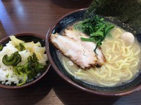 「塩ラーメン＋サービスライス」@秋津商店の写真