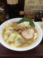 「らーめん700円＋ワンタン100円」@つけ麺 HERO'Sの写真