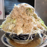 「煮干らーめん 720円（ヤサイマシマシ・アブラマシマシ）」@らーめん大 蒲田店の写真