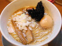 「背脂中華そば＋サービス味玉」@麺屋 鶴若の写真