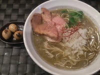 「海老蕎麦＋ウズラの炙り味玉」@灰汁中華 丿貫の写真