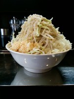 「ラーメン(麺カタメ、タマネギニンニクマシマシ、他全マシ)」@らーめん虎丸 川口店の写真