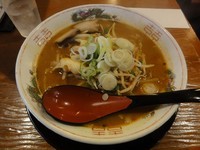 「ピリカラみそラーメン」@白馬童子 桜塚店の写真