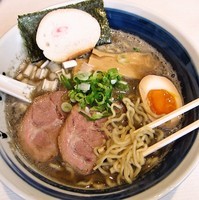 「大凶煮干+半味玉（ランチサービス小ライス）830円」@らー麺 山さわの写真