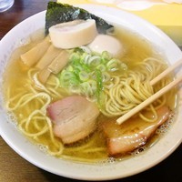 「煮干し塩+味玉+追い煮干し+柚子　550円」@ラーメン木曜日の写真