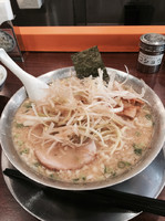「・味噌ラーメン 大 ネギトッピング」@東京とんこつラーメン 屯ちん 蕨店の写真