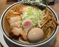 「特製中華そば・中盛り（￥950）」@つけめん 玉 町田店の写真