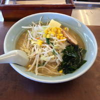 「塩バターラーメン ➕3ヶ餃子」@札幌ラーメン 満北亭 瑞穂店の写真